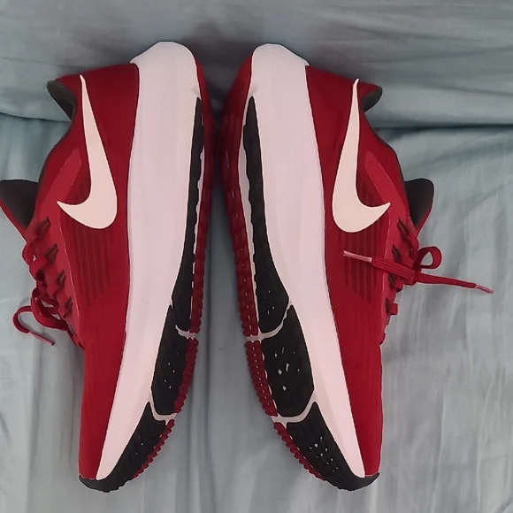 Nike Red Men's Shoes - Picture 2 of 9